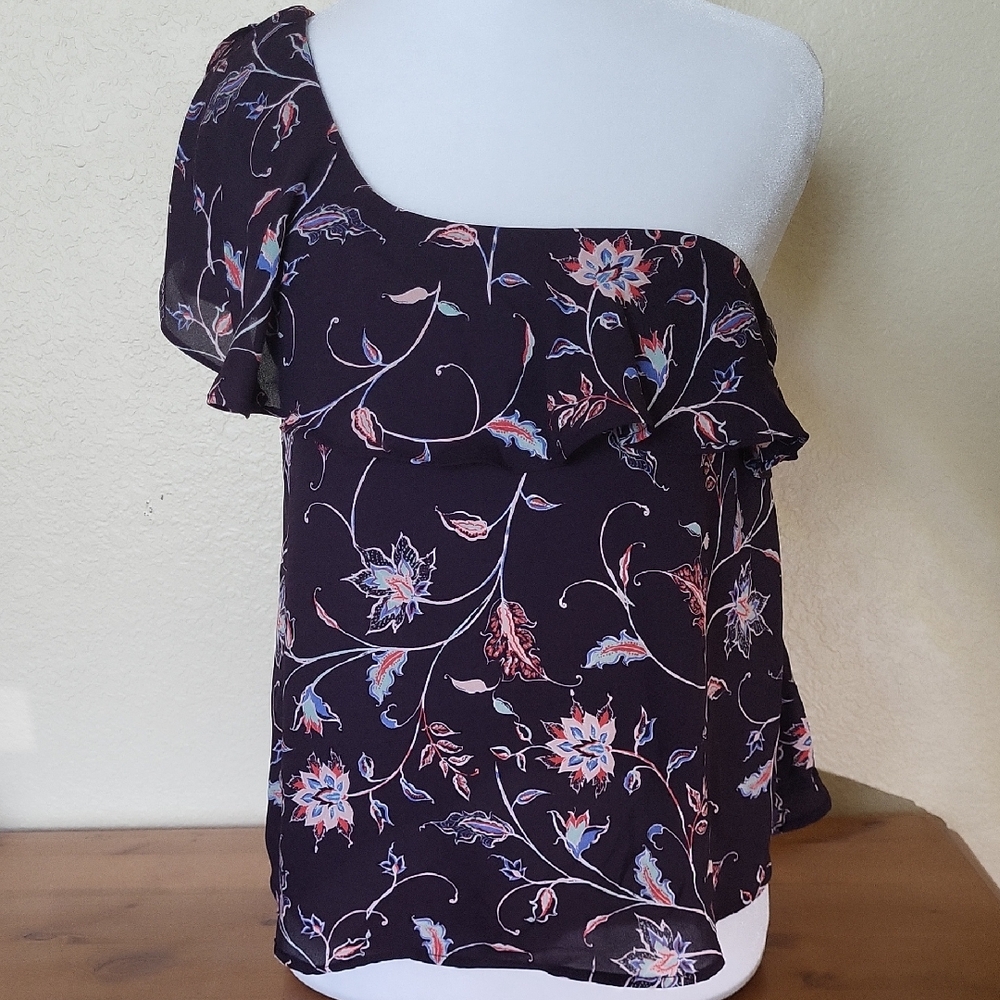 ASTR Floral One-Shoulder Top